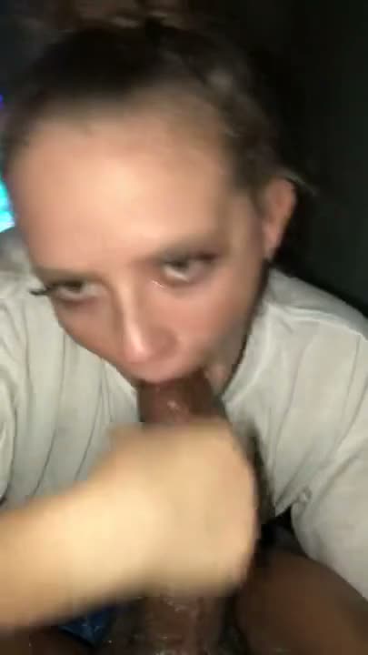 Tramp Giving Sloppy Bbc Head